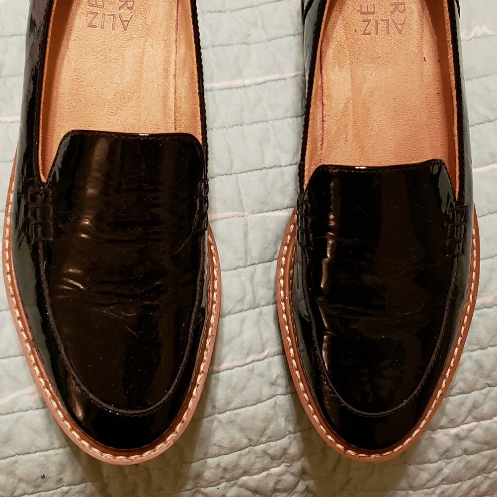 Shoes - Picture 1 of 4